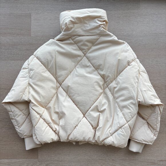 🤍 ZARA Beige Quilted Puffer Jacket - Picture 4 of 9